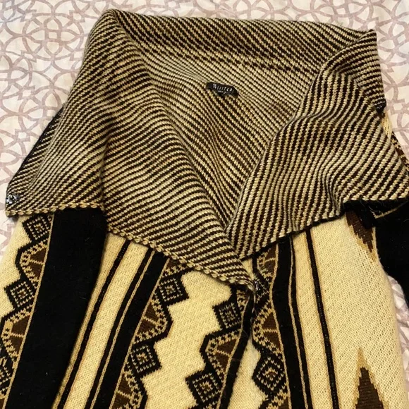 Sweater - Picture 5 of 5